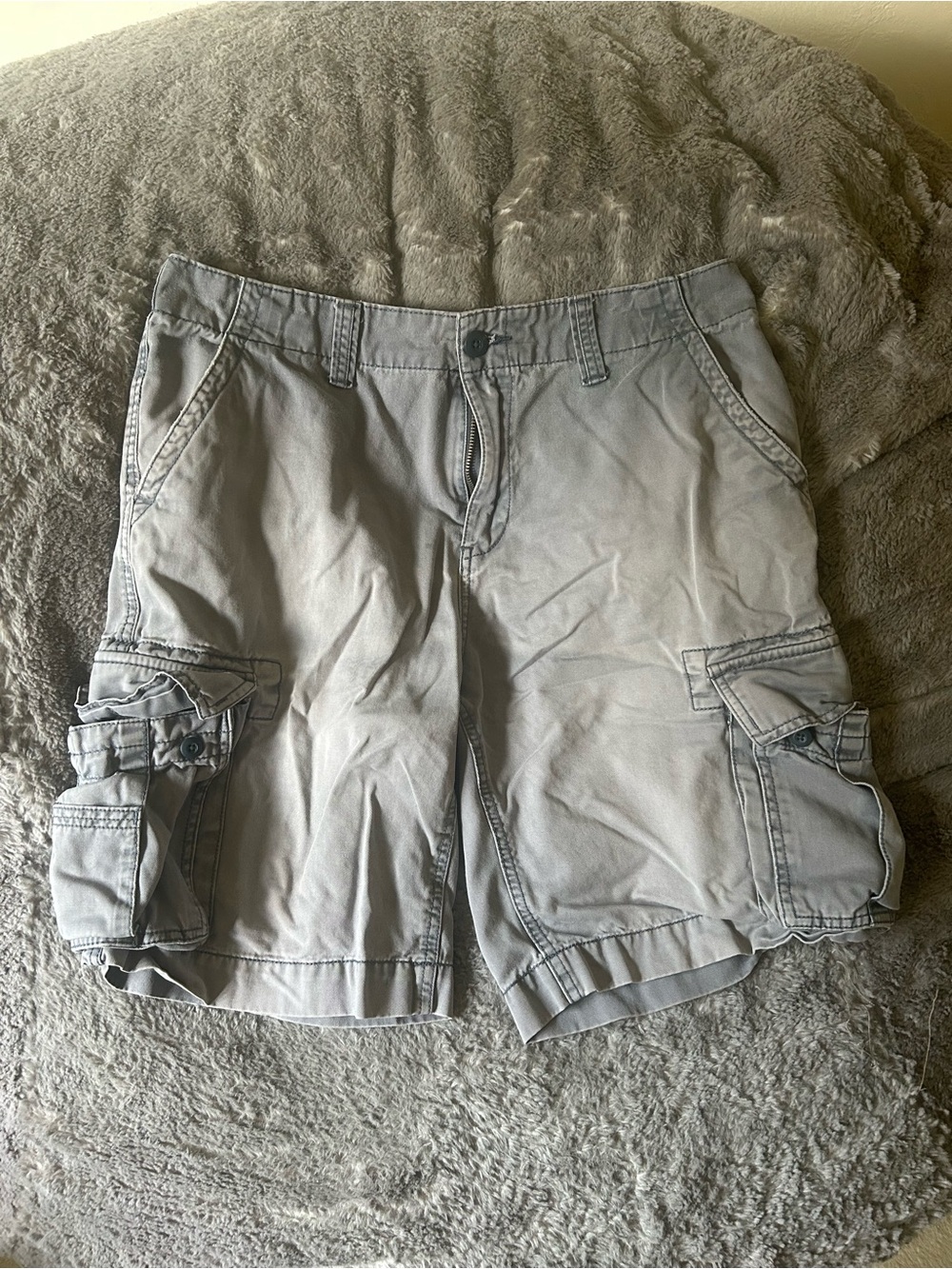 Old Navy Men's Cargo Shorts in Faded Gray